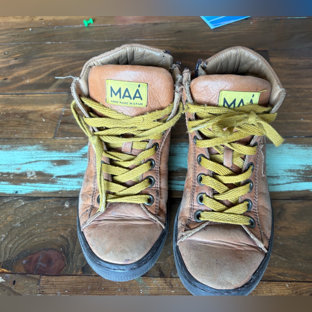 Maa brand kids hightops size 32 made in Spain